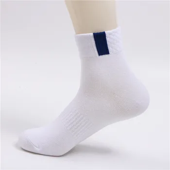 Meados de tubo de homens de meias meias fabricantes de atacado meados de tubo de homens de cor sólida adultos meias meias de desporto e banho do pé